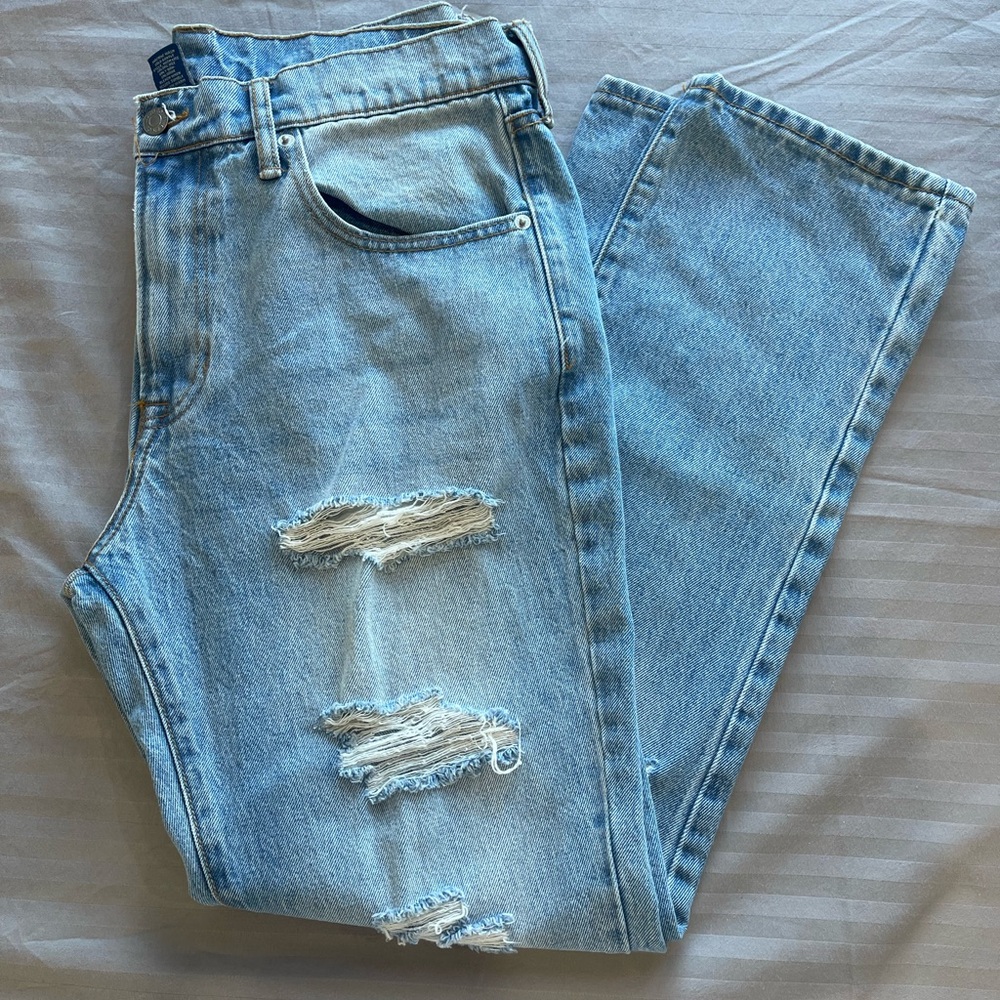 Arizona Jean Company Light Blue Distressed Jeans